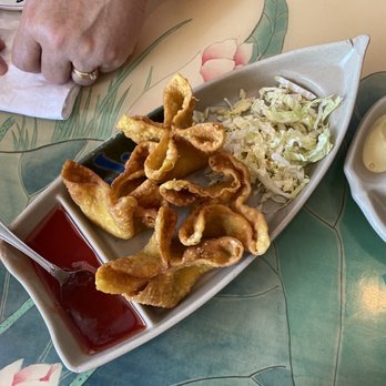 Hunan signature dishes General Tso's Chicken
Crab Rangoon
Pork Fried Dumplings